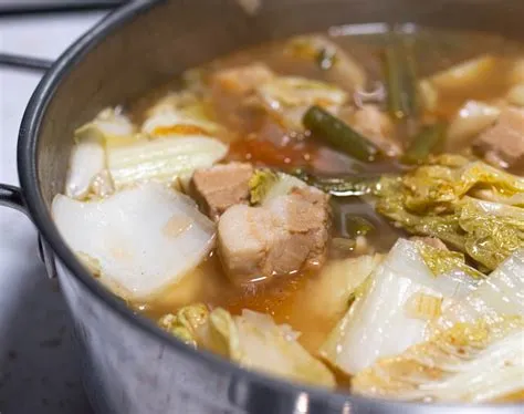  Sinigang na Baboy: Acidity Meets Umami in a Soul-Warming Filipino Stew!