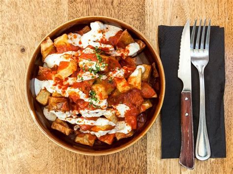  Patatas Bravas: Lezzetli ve Kızarmış Bir İspanyol Klasiği Mi?